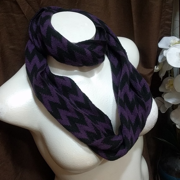 Purple and black infinity scarf 🧣 - Picture 1 of 1